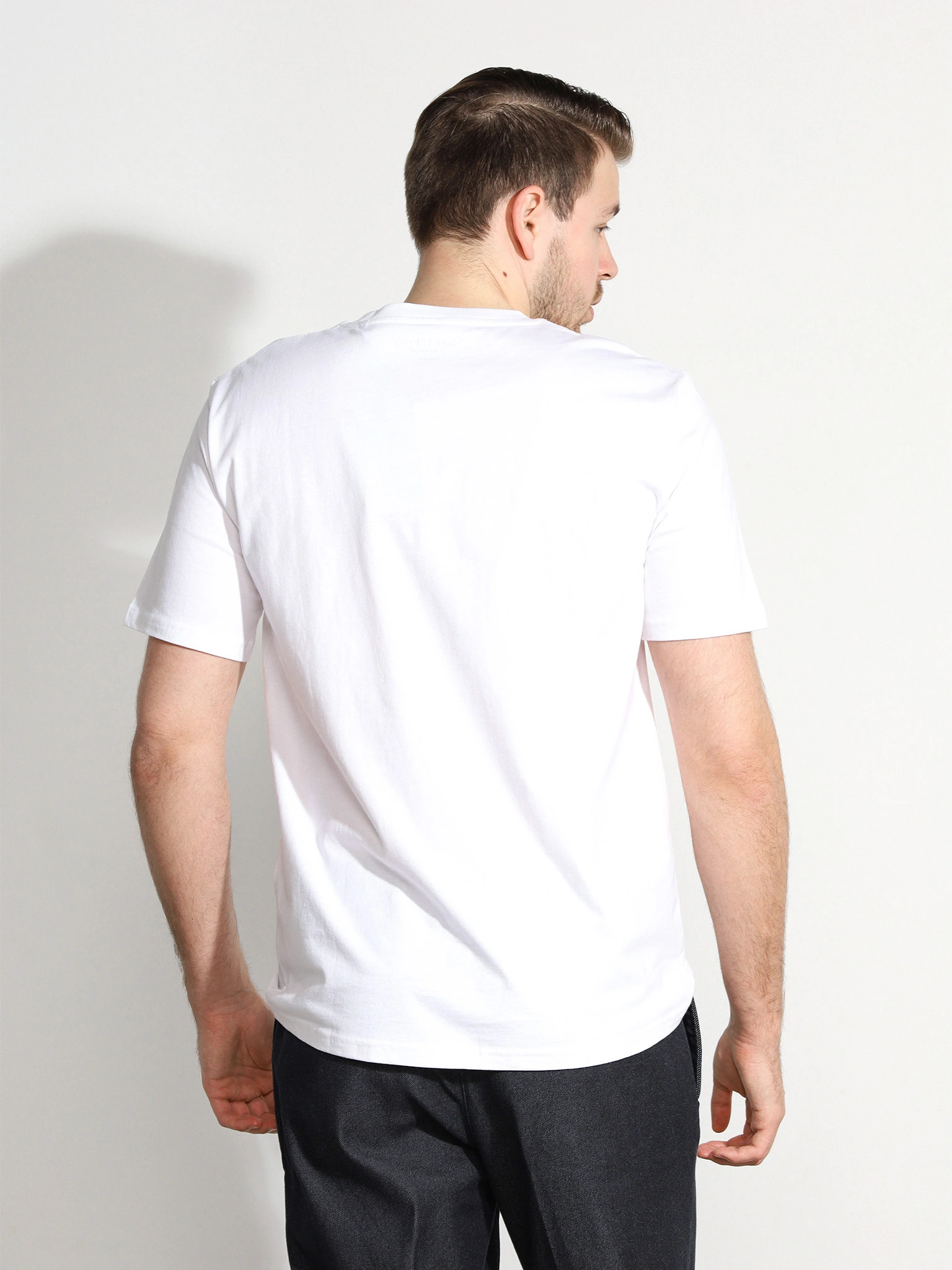 Футболка белого цвета из хлопка